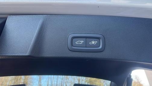 2025 Volvo XC40 Plus Dark Theme