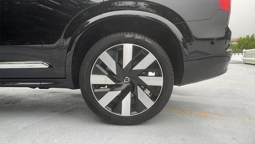 2024 Volvo XC90 Recharge Plug-In Hybrid T8 Ultimate Bright Theme 7-Seater