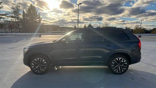 2026 Volvo XC90 B6 Ultra Dark Theme 7-Seater