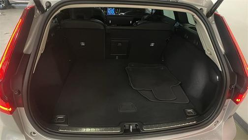 2025 Volvo V60 Cross Country B5 Plus