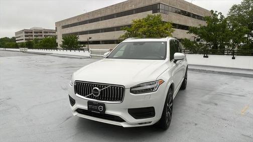 2022 Volvo XC90 T6 Momentum