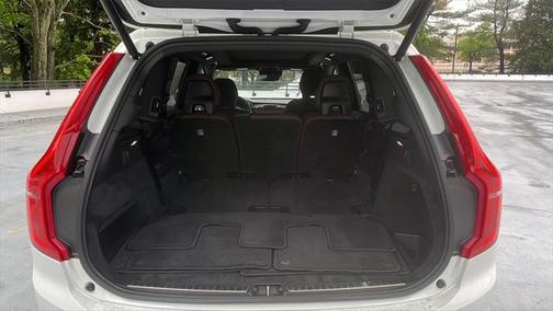2022 Volvo XC90 T6 Momentum