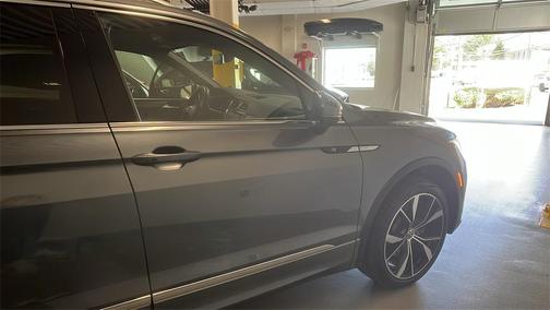 2022 Volkswagen Tiguan 2.0T SEL R-Line 4MOTION