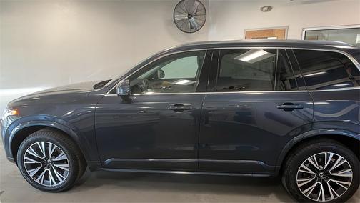 2022 Volvo XC90 T6 Momentum