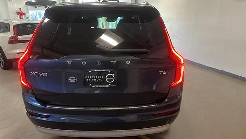 2022 Volvo XC90 T6 Momentum