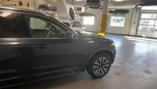2022 Volvo XC90 T6 Momentum