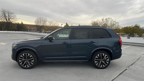 2026 Volvo XC90 B6 Ultra Dark Theme 7-Seater