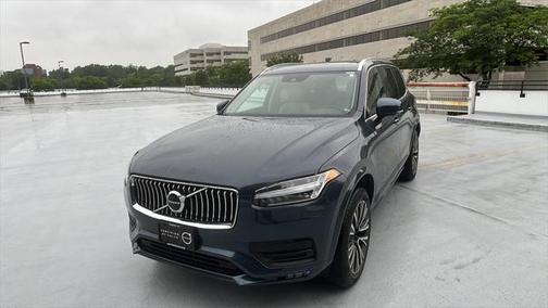 2022 Volvo XC90 T6 Momentum