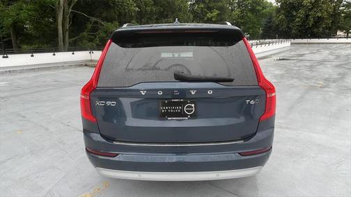 2022 Volvo XC90 T6 Momentum