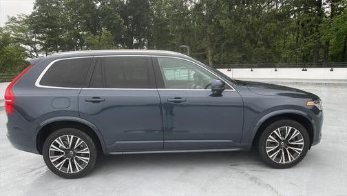 2022 Volvo XC90 T6 Momentum