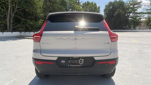 2025 Volvo XC40 B5 Plus Dark Theme