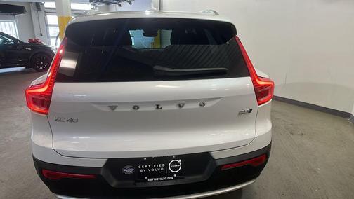 2025 Volvo XC40 B5 Core Bright Theme