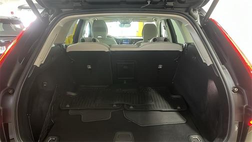 2023 Volvo XC60 B6 Ultimate Dark Theme