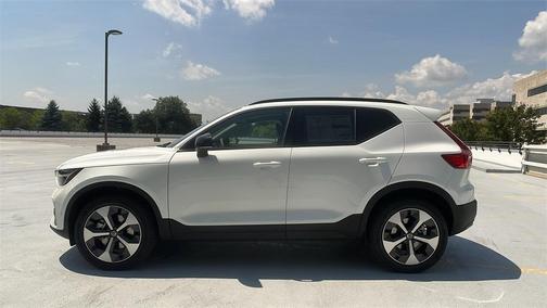 2026 Volvo XC40 B5 Plus
