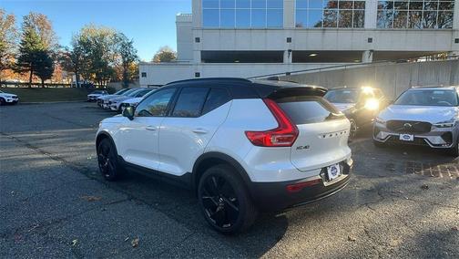 2026 Volvo XC40 Black Edition Ultra, B5 AWD Gas (mild hybrid)