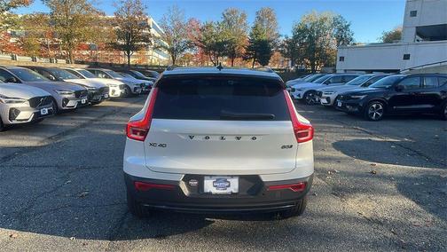 2026 Volvo XC40 Black Edition Ultra, B5 AWD Gas (mild hybrid)