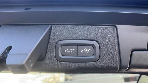 2025 Volvo XC60 Plug-In Hybrid T8 Plus