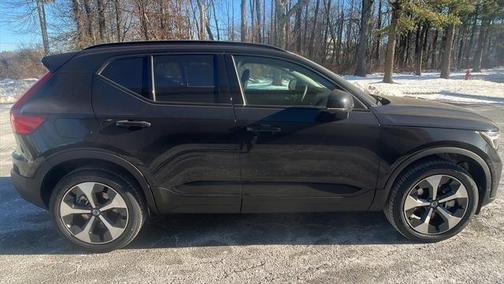 2025 Volvo XC40 B5 Plus Dark Theme