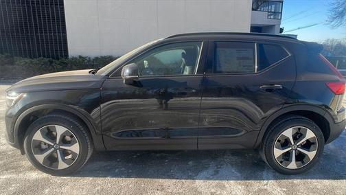 2025 Volvo XC40 B5 Plus Dark Theme