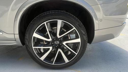 2024 Volvo XC90 B6 Plus Bright Theme 6-Seater