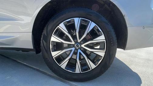 2023 Volvo XC60 B5 Plus Dark Theme