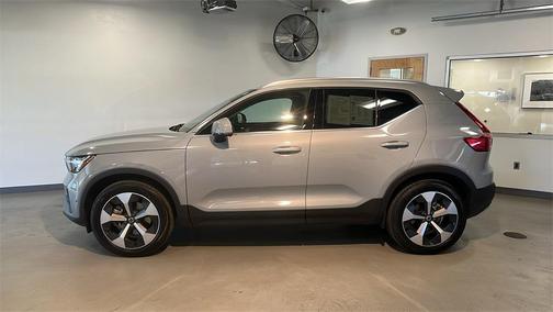 2025 Volvo XC40 B5 Plus Bright Theme
