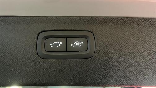 2025 Volvo XC90 B5 Core