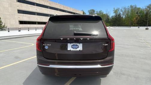 2025 Volvo XC90 Plug-In Hybrid T8 Core 7-Seater