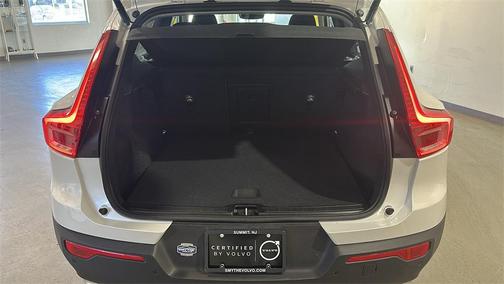 2025 Volvo XC40 B5 Core Bright Theme