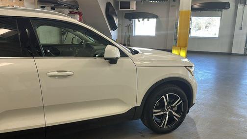 2025 Volvo XC40 B5 Core Bright Theme