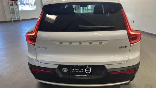 2025 Volvo XC40 B5 Core Bright Theme