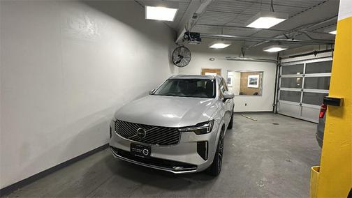 2025 Volvo XC90 B5 Plus 7-Seater