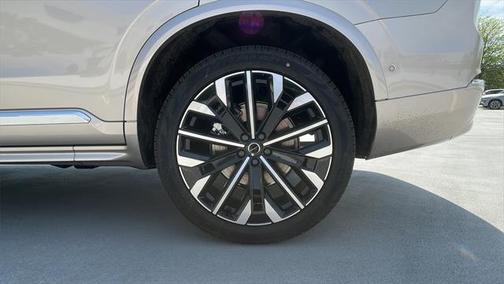 2025 Volvo XC90 B5 Plus 6-Seater