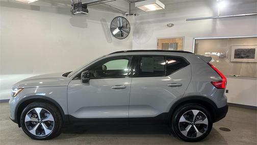 2025 Volvo XC40 B5 Plus Dark Theme