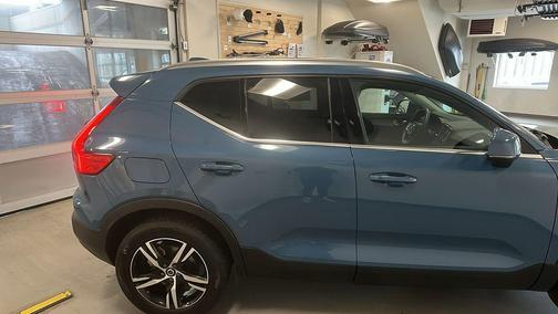 2025 Volvo XC40 B5 Core Bright Theme