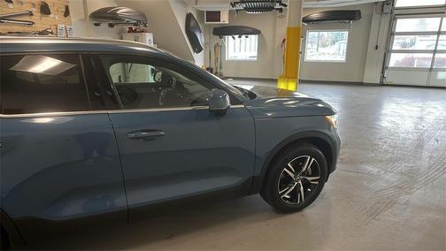 2025 Volvo XC40 B5 Core Bright Theme