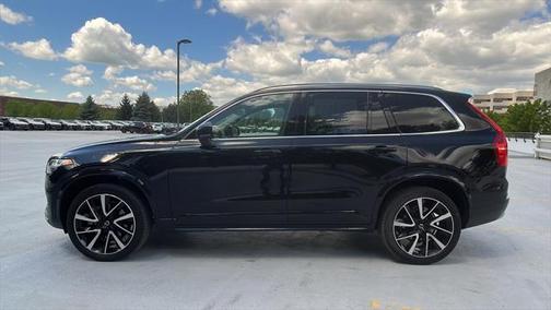 2022 Volvo XC90 T6 Momentum