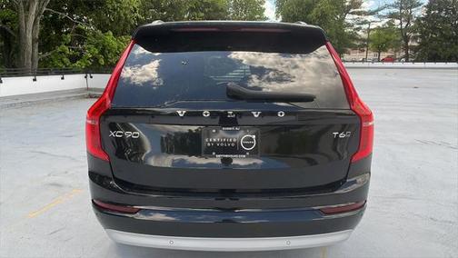 2022 Volvo XC90 T6 Momentum