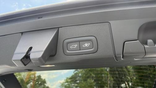 2025 Volvo XC60 Plug-In Hybrid T8 Ultra