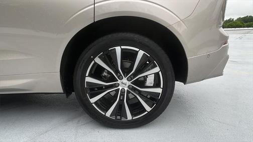 2025 Volvo XC60 B5 Plus