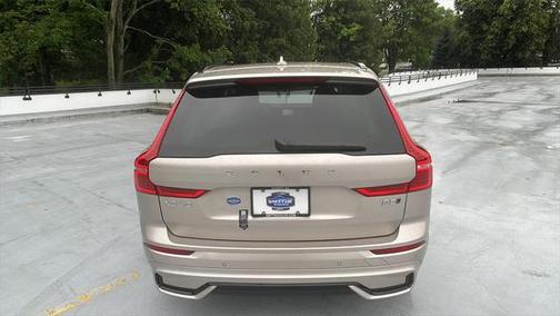 2025 Volvo XC60 B5 Plus