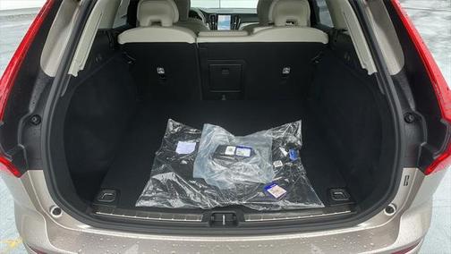 2025 Volvo XC60 B5 Plus