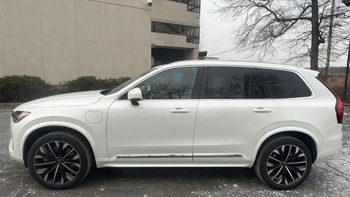 2025 Volvo XC90 Plug-In Hybrid T8 Plus 7-Seater