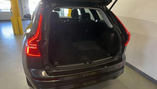 Platinum Grey Metallic 2023 Volvo XC60 B5 Core