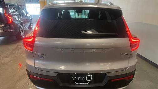 2025 Volvo XC40 B5 Core Bright Theme