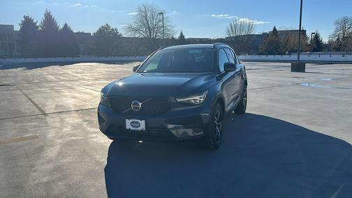 2026 Volvo XC40 Core, B5 AWD Gas (mild hybrid), Dark