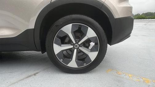 2023 Volvo XC40 B5 Plus Dark Theme