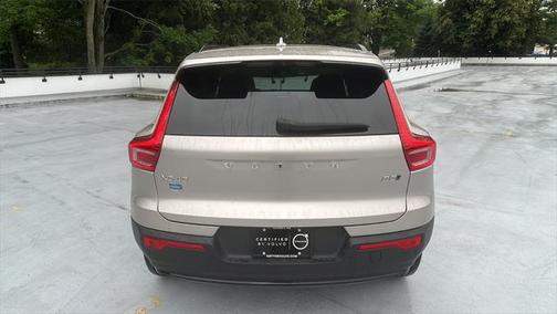 2023 Volvo XC40 B5 Plus Dark Theme