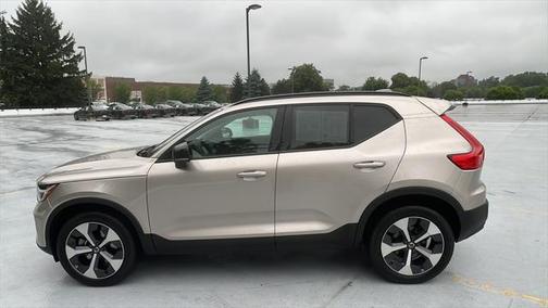 2023 Volvo XC40 B5 Plus Dark Theme