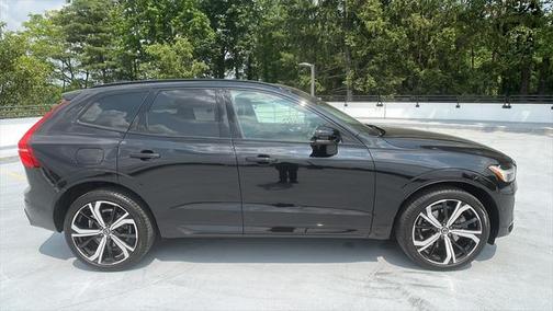 2023 Volvo XC60 B6 Ultimate Dark Theme
